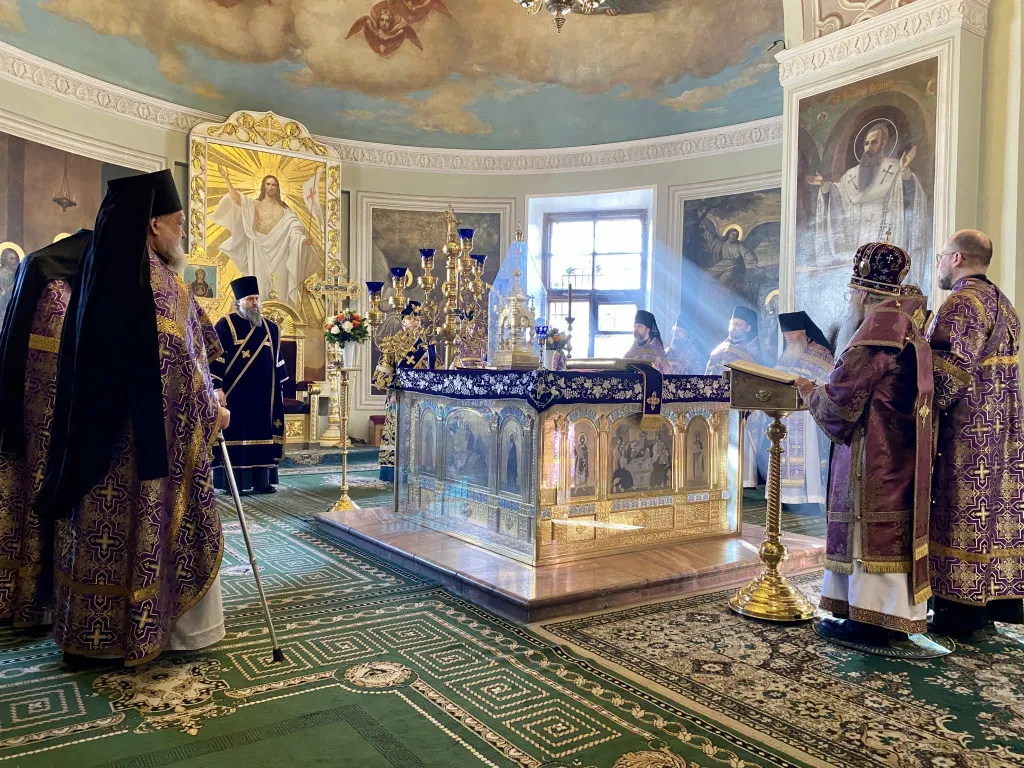 Божественная Литургия в Троицком соборе в Неделю вторую Великого поста