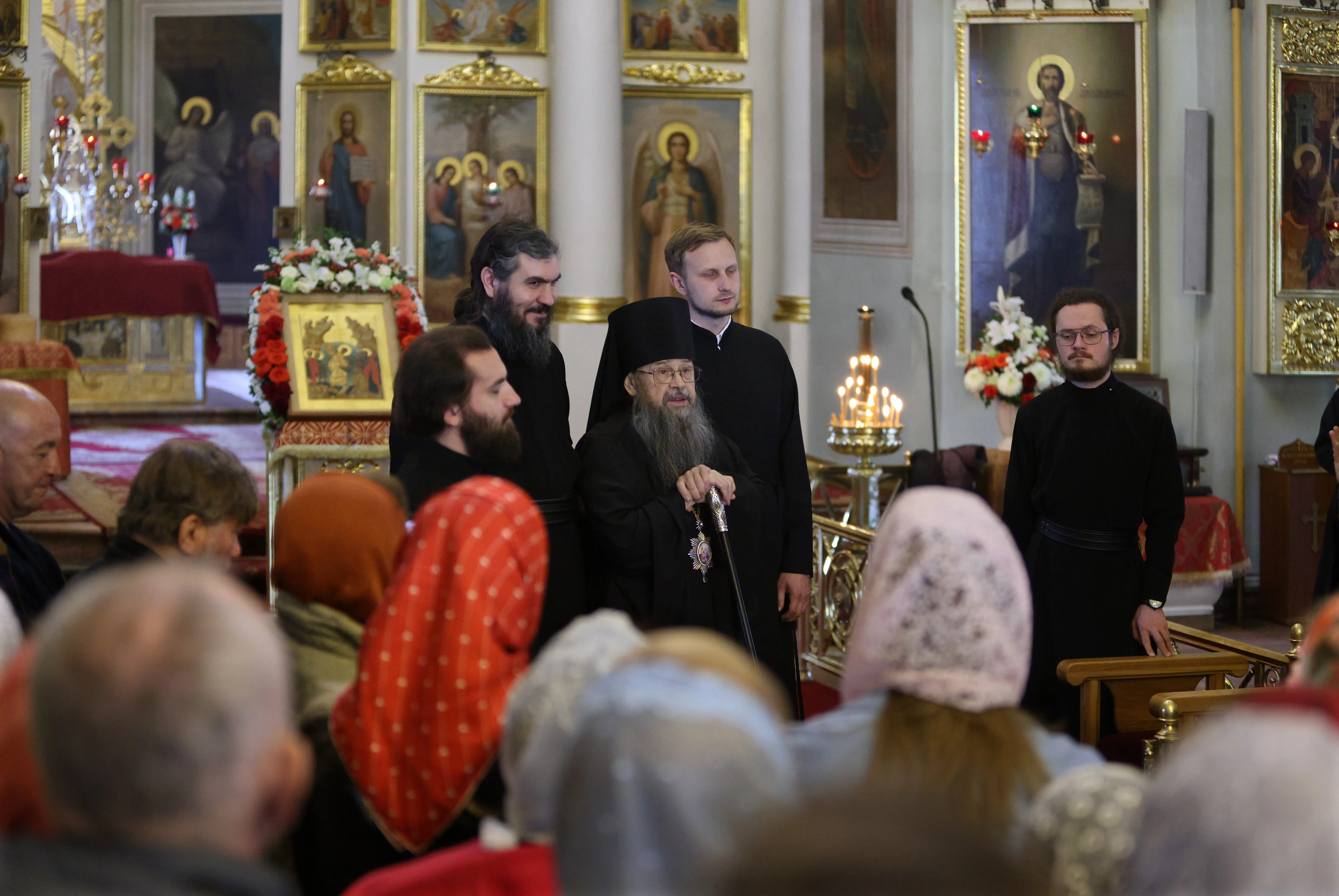 Сотрудники Данилова монастыря поздравили наместника обители с праздником Воскресения Христова