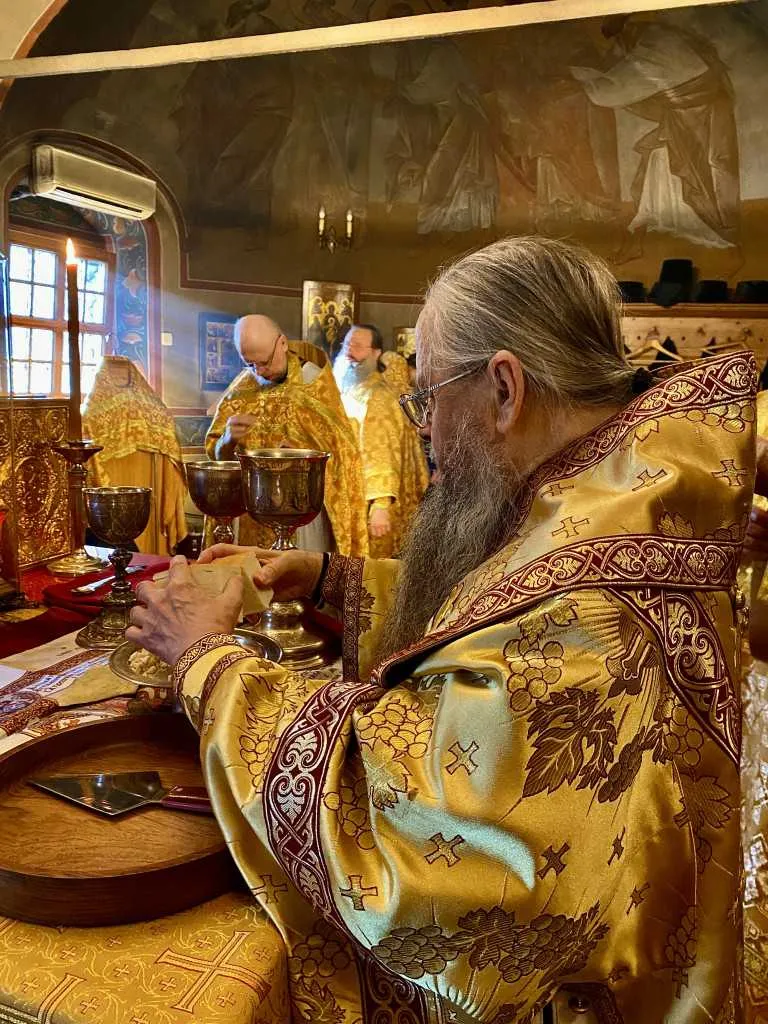 В Даниловом монастыре прошли богослужения воскресного дня