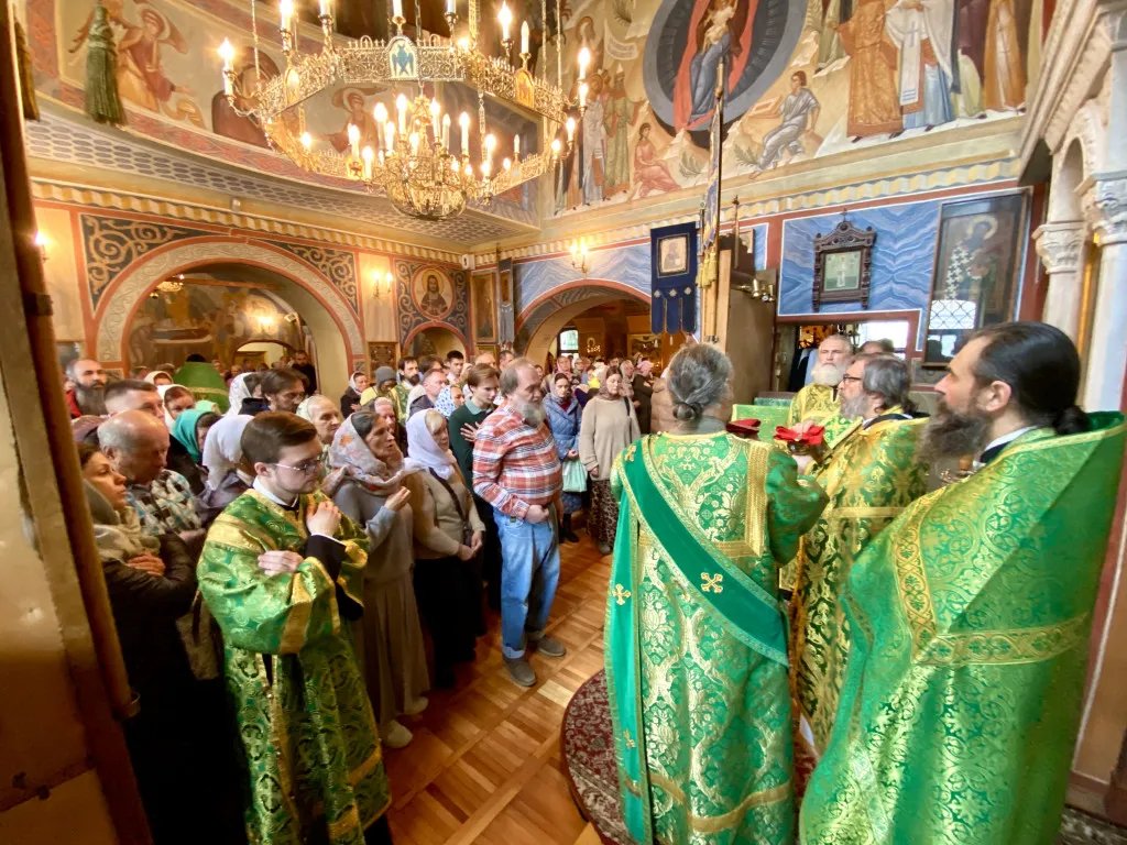 В день памяти праведного Алексия Мечева епископ Алексий совершил Литургию в храме святителя Николая в Кленниках