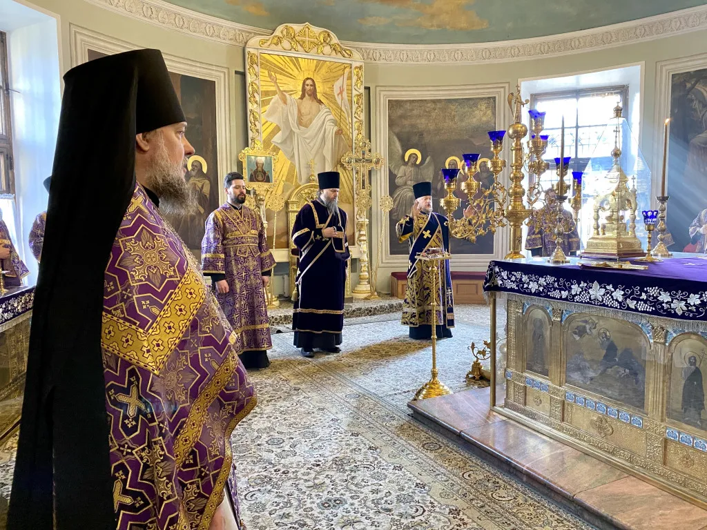 В Неделю четвертую Великого поста епископ Алексий совершил Божественную Литургию в Даниловом монастыре