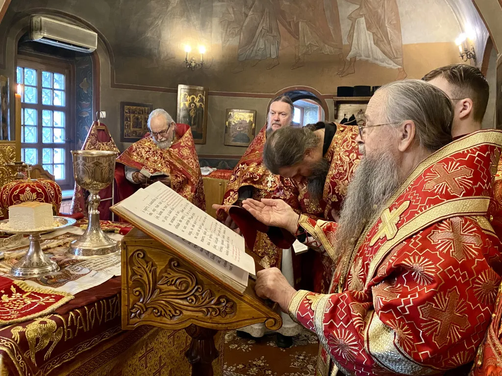 В день Радоницы епископ Алексий совершил Божественную Литургию в Даниловом монастыре