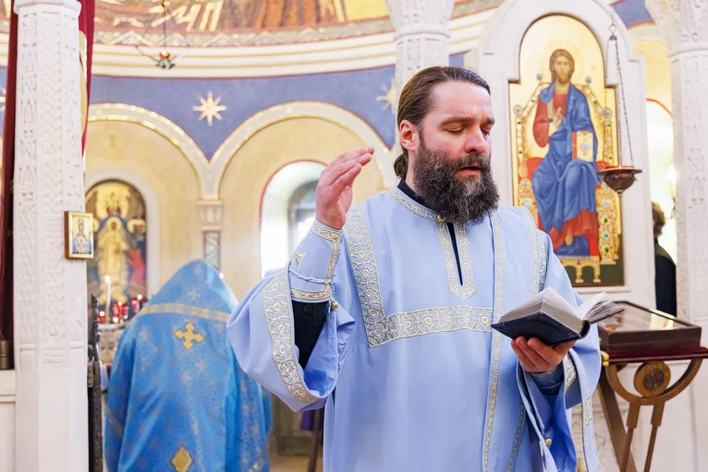 Епископ Алексий доставил икону Божией Матери «Целительница» в храм при НМИЦ ДГОИ им. Дмитрия Рогачева