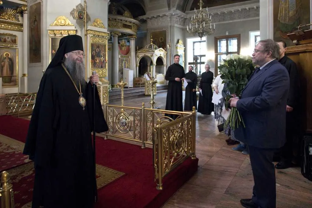 Сотрудники Данилова монастыря поздравили наместника обители с Днем Тезоименитства