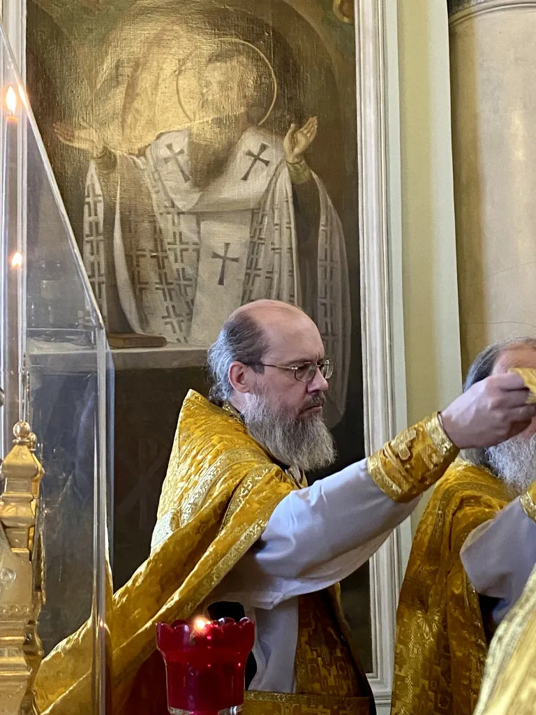 Божественная Литургия в Троицком соборе в Неделю 3-ю по Пятидесятнице