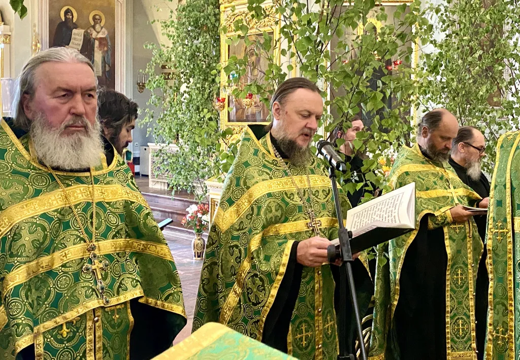 Епископ Алексий совершил малую вечерню с чтением акафиста Животворящей Троице в Даниловом монастыре