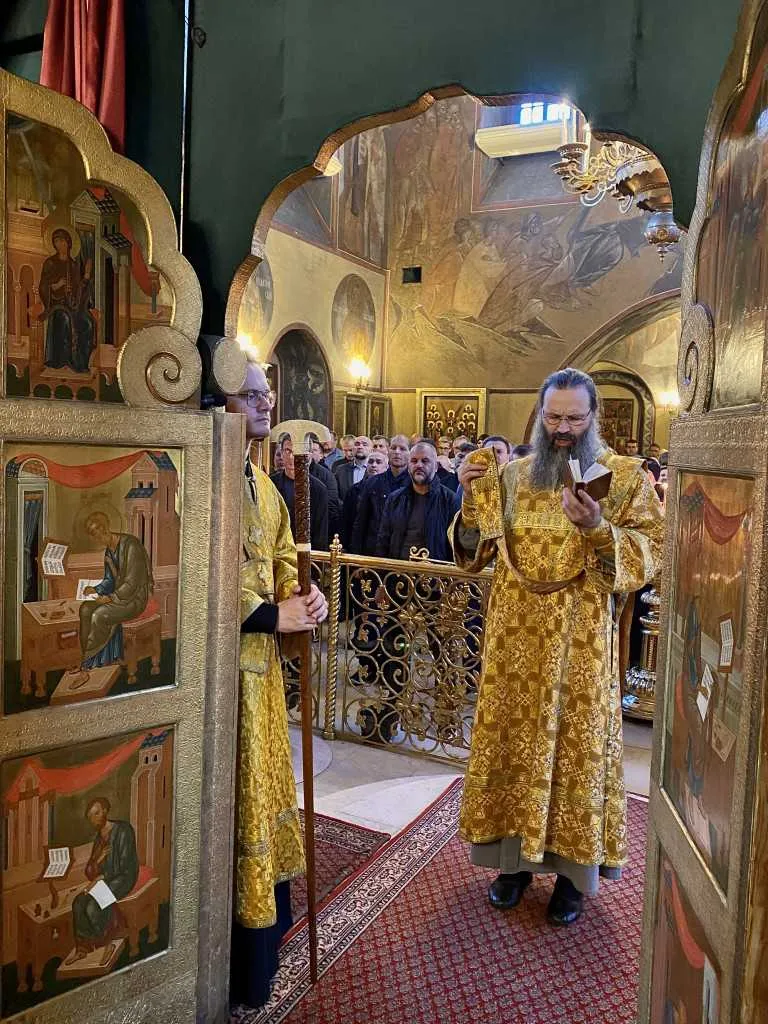 В Даниловом монастыре прошли богослужения воскресного дня