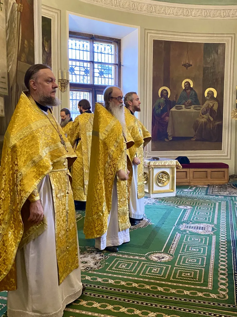 Божественная Литургия в Троицком соборе в Неделю 18-ю по Пятидесятнице