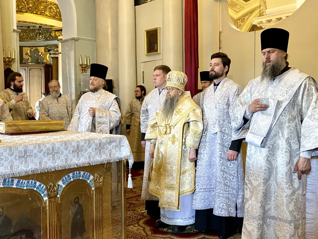 Божественная Литургия в Троицком соборе в Неделю 7-ю по Пасхе, святых отцов Первого Вселенского Собора