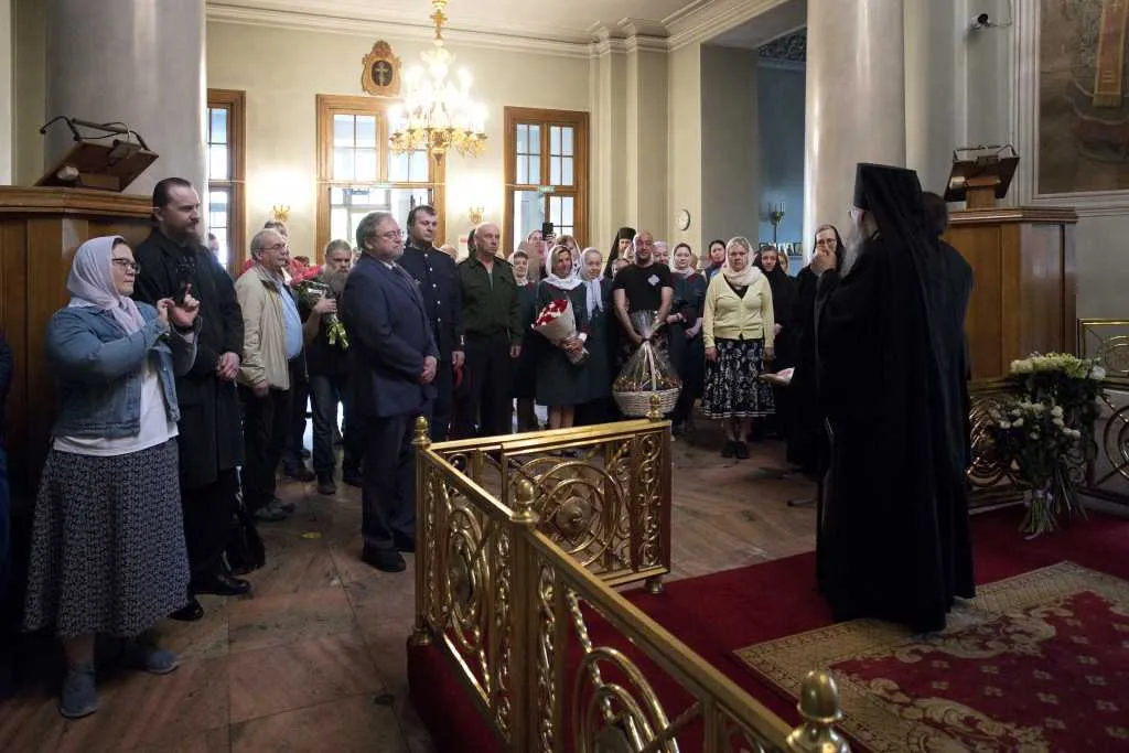 Сотрудники Данилова монастыря поздравили наместника обители с Днем Тезоименитства