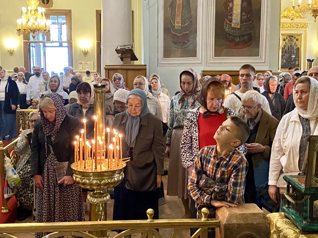 Божественная Литургия в Троицком соборе в Неделю 3-ю по Пятидесятнице