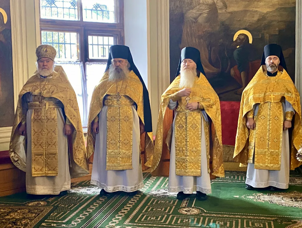 Божественная Литургия в Троицком соборе в Неделю 18-ю по Пятидесятнице