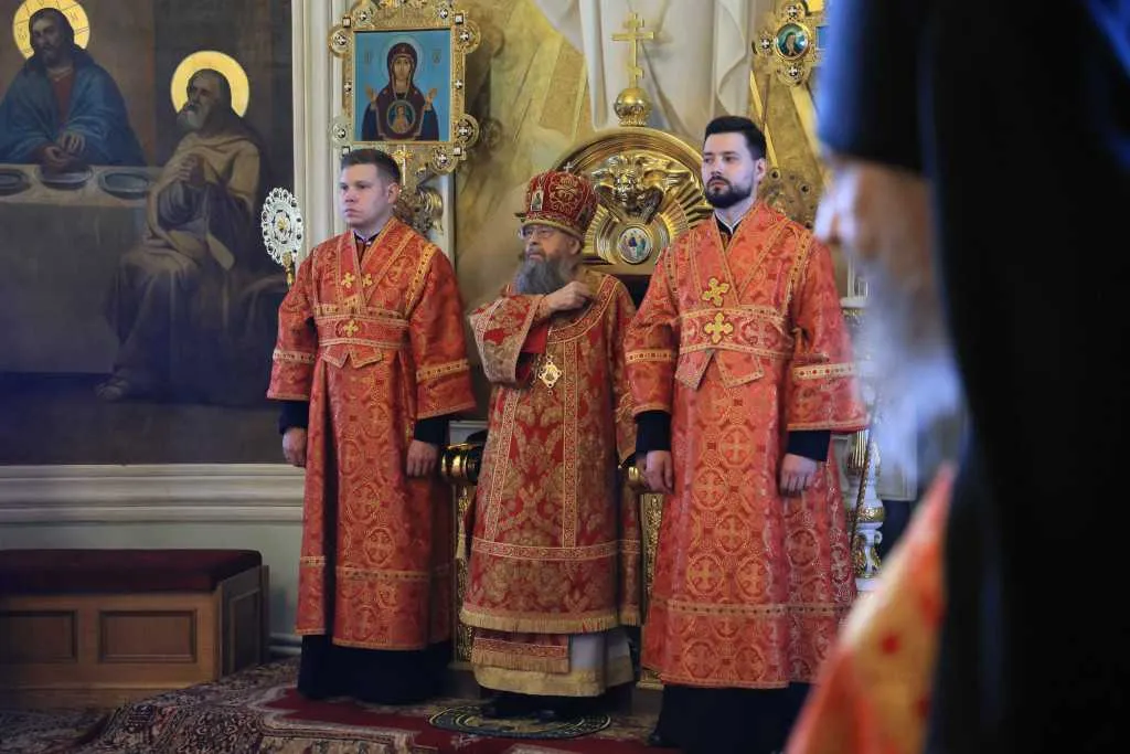 Торжественное богослужение в Неделю 5-ю по Пасхе, день памяти святителя Алексия Московского