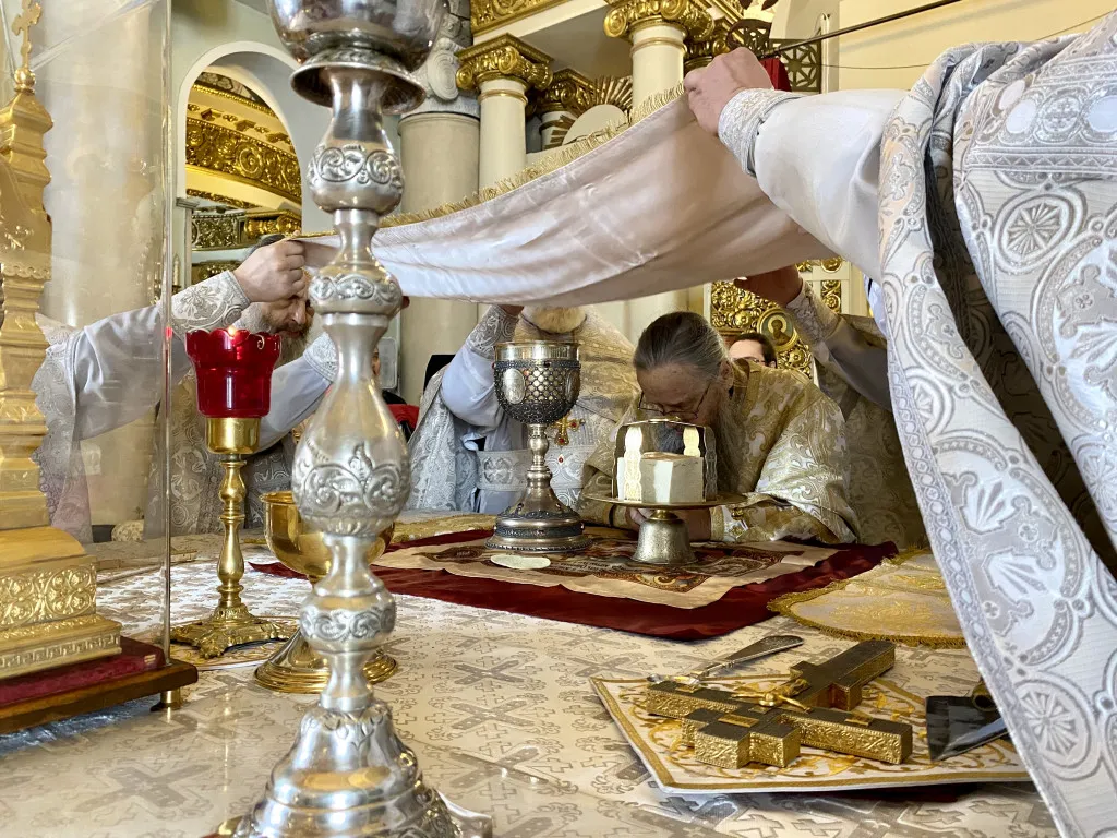 Божественная Литургия в Троицком соборе в Неделю 7-ю по Пасхе, святых отцов Первого Вселенского Собора