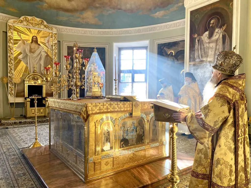 Божественная Литургия в Троицком соборе Данилова монастыря в Неделю о блудном сыне