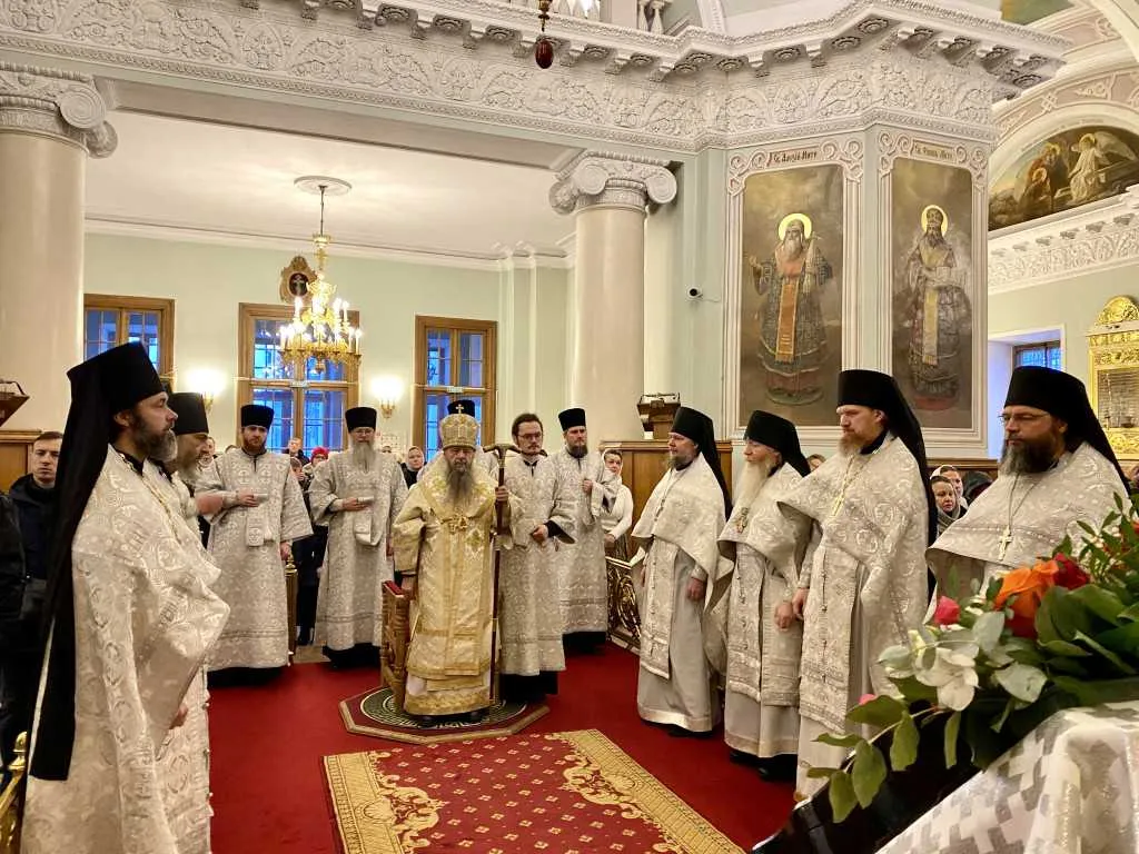 Божественная Литургия в Троицком соборе в Неделю 33-ю по Пятидесятнице