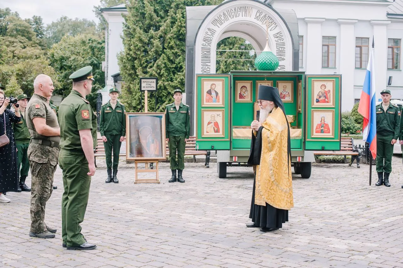 В Даниловом монастыре освятили передвижную часовню для военнослужащих