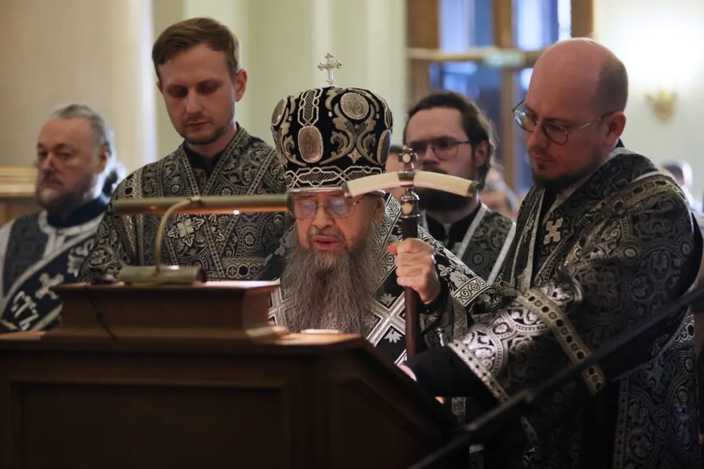 В канун Великой Субботы епископ Алексий возглавил утреню с чином погребения в Даниловой обители