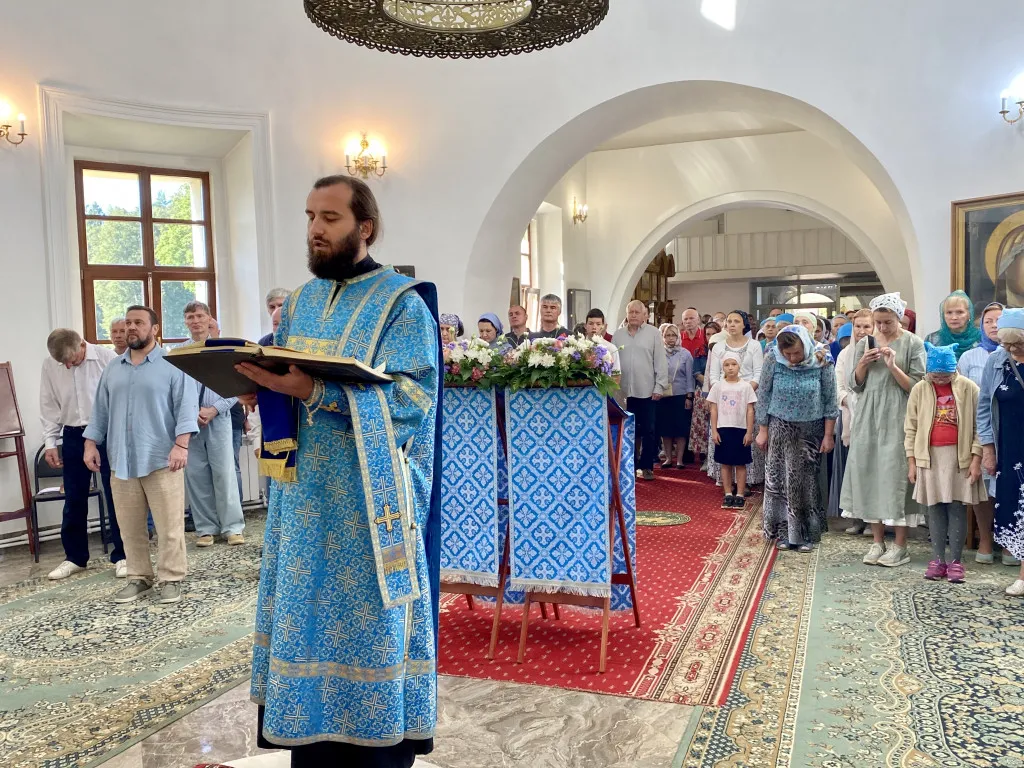 На подворье Данилова монастыря в честь иконы Божией Матери "Всецарица" встретили престольный праздник