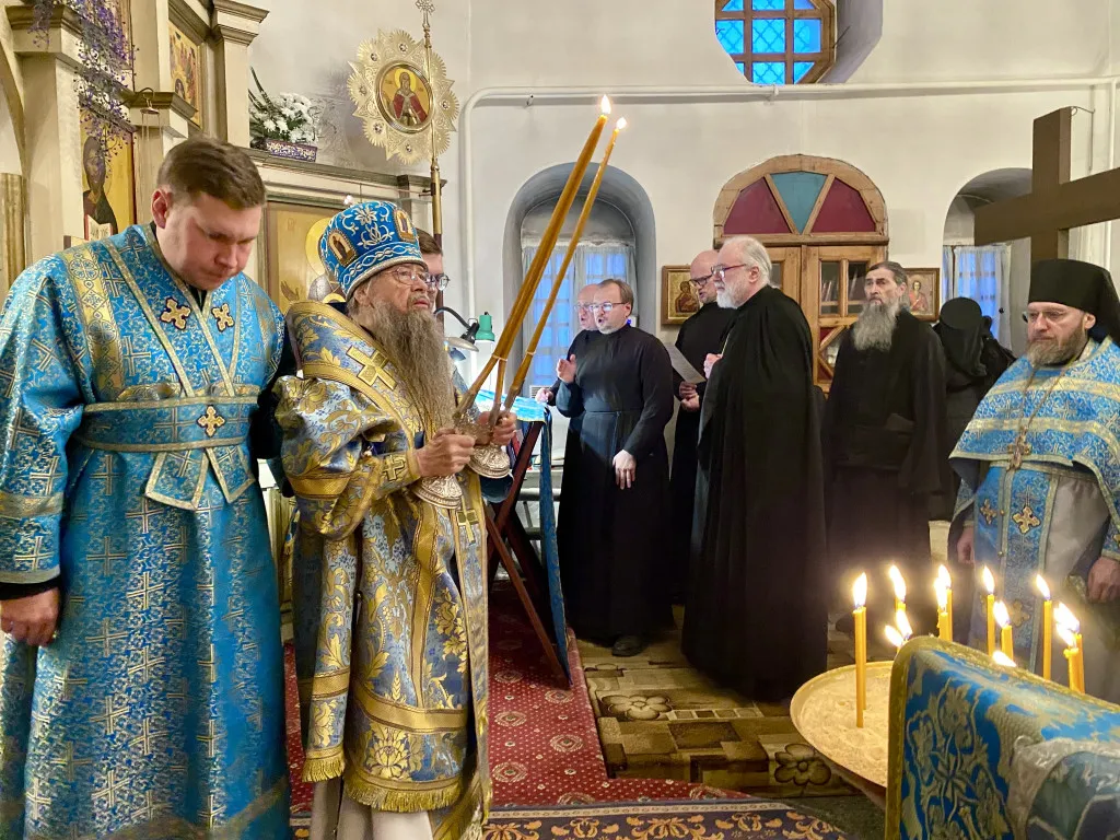 Епископ Алексий возглавил престольный праздник на подворье Данилова монастыря в селе Долматове