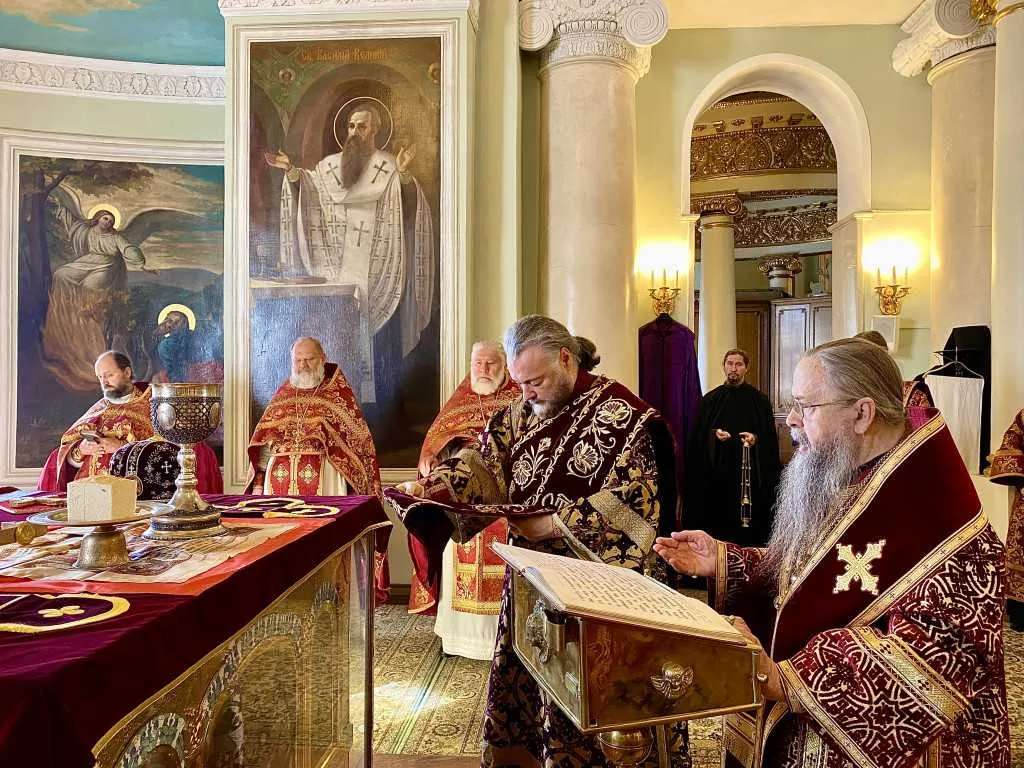 В Даниловом монастыре прошли торжественные богослужения праздника Воздвижения Креста Господня