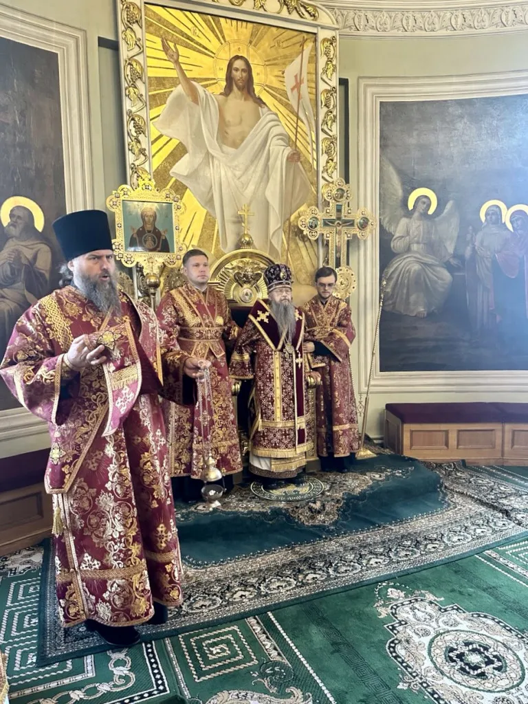 В Даниловой обители совершены богослужения праздника Изнесения Честных Древ Животворящего Креста Господня