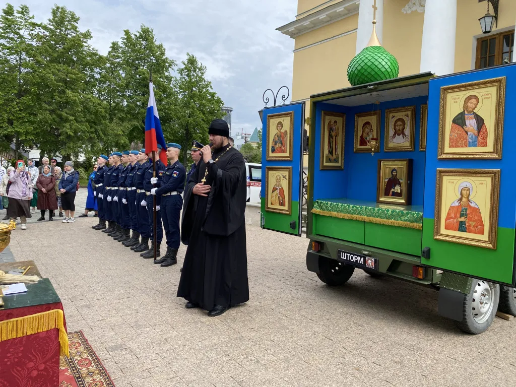 Епископ Алексий совершил освящение мобильной часовни для военнослужащих