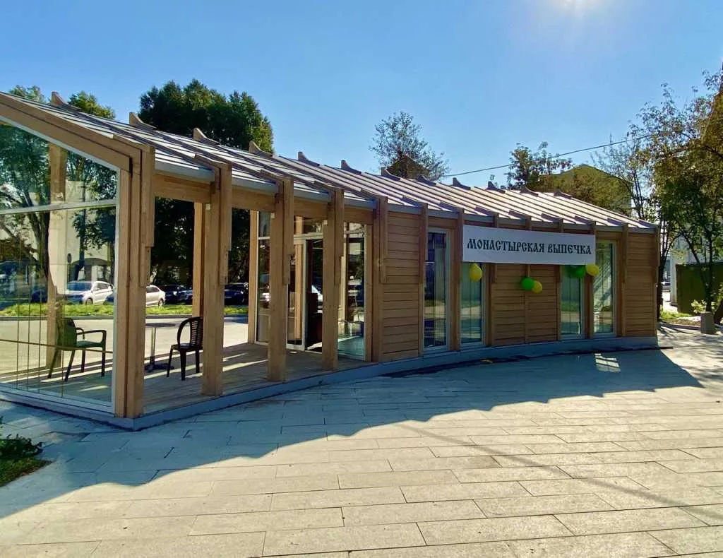 На площади перед обителью открылись новые павильоны