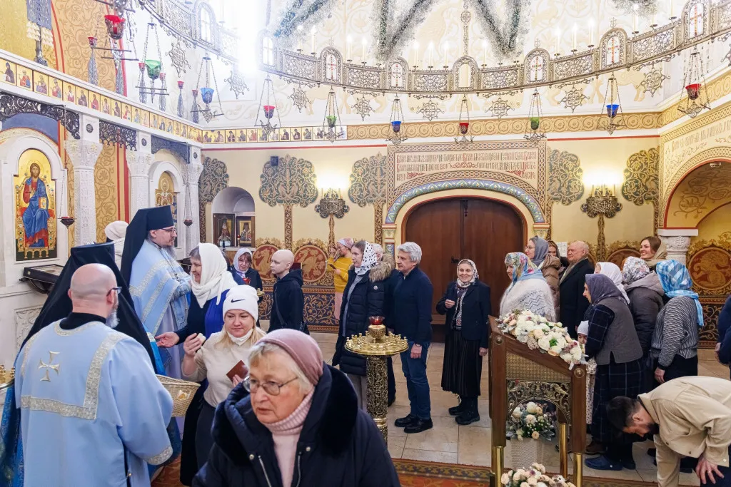 Епископ Алексий доставил икону Божией Матери «Целительница» в храм при НМИЦ ДГОИ им. Дмитрия Рогачева