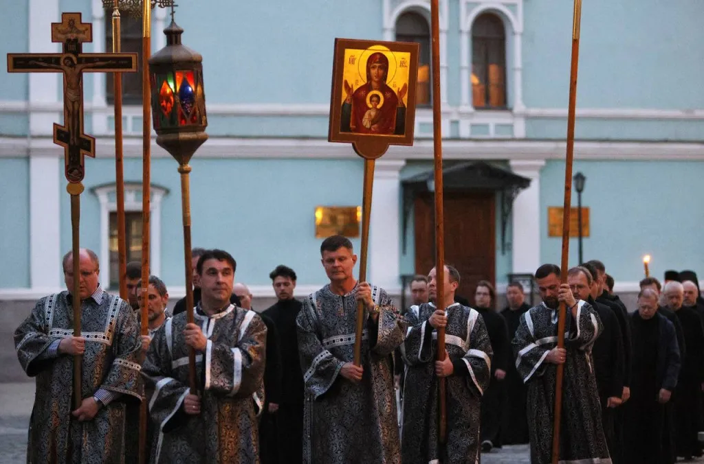 В канун Великой Субботы епископ Алексий возглавил утреню с чином погребения в Даниловой обители