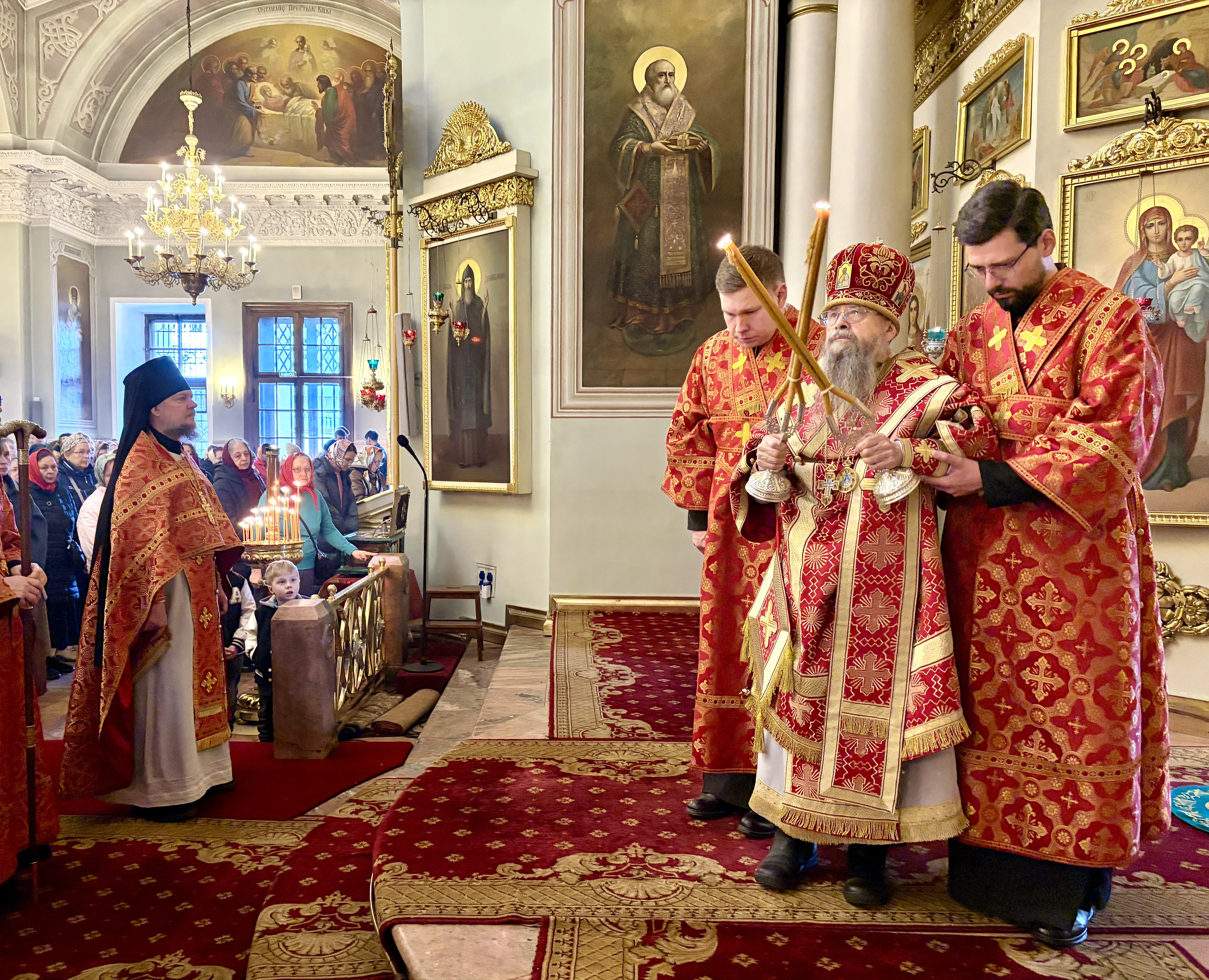 В Неделю 2-ю по Пасхе, апостола Фомы, епископ Алексий совершил Литургию в Даниловом монастыре 