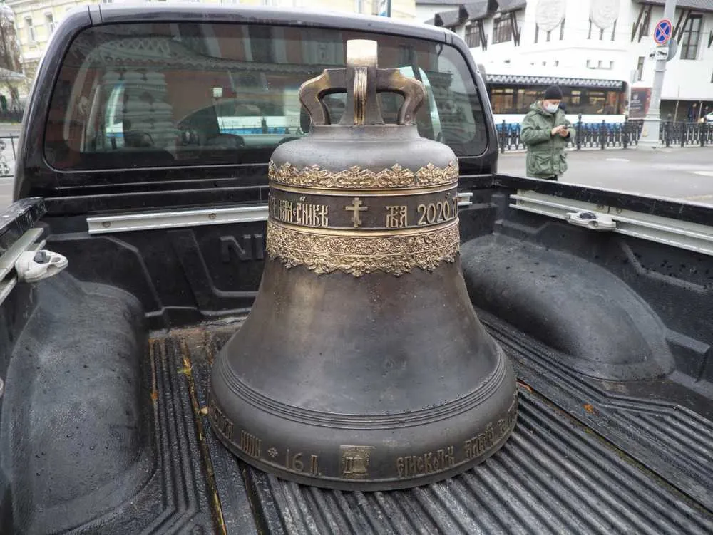 На колокольню Данилова монастыря поднят новый колокол