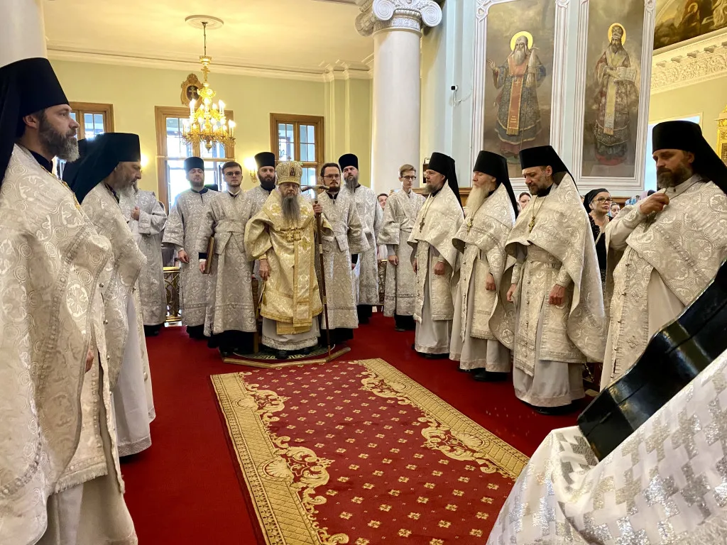 Божественная Литургия в Троицком соборе в Неделю 7-ю по Пасхе, святых отцов Первого Вселенского Собора