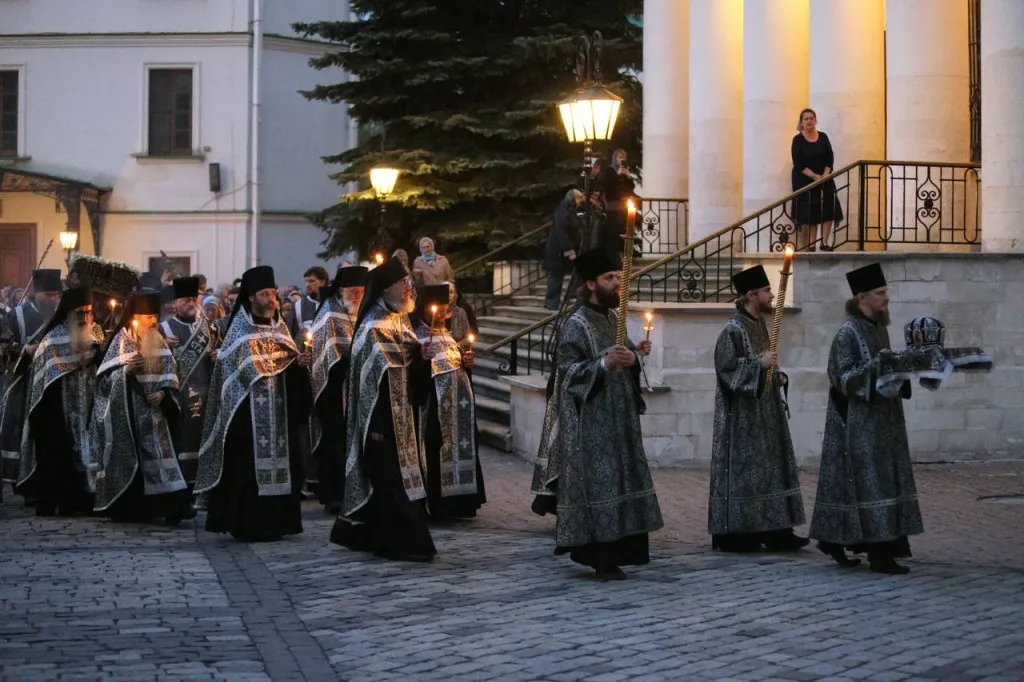 В канун Великой Субботы епископ Алексий возглавил утреню с чином погребения в Даниловой обители