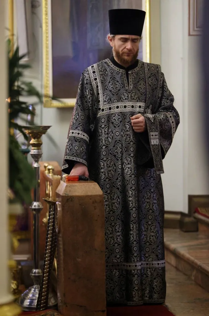 В канун Великой Субботы епископ Алексий возглавил утреню с чином погребения в Даниловой обители