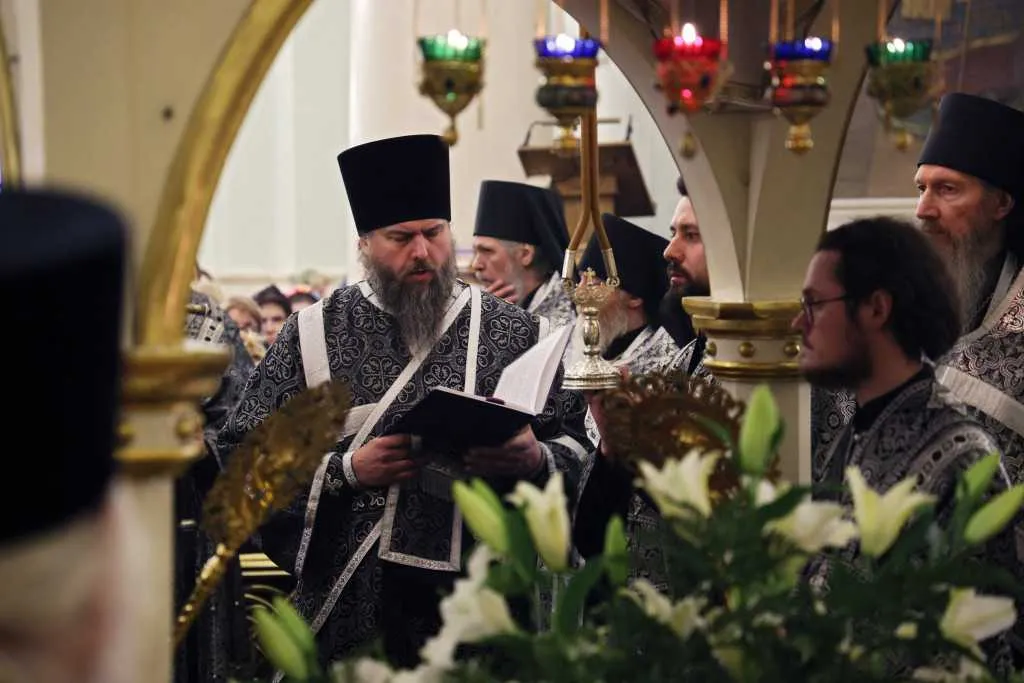 В канун Великой Субботы епископ Алексий совершил утреню с чином погребения Господа нашего Иисуса Христа