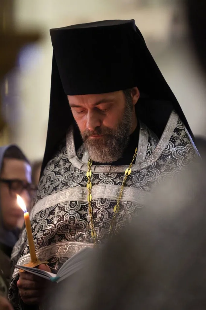 В канун Великой Субботы епископ Алексий возглавил утреню с чином погребения в Даниловой обители
