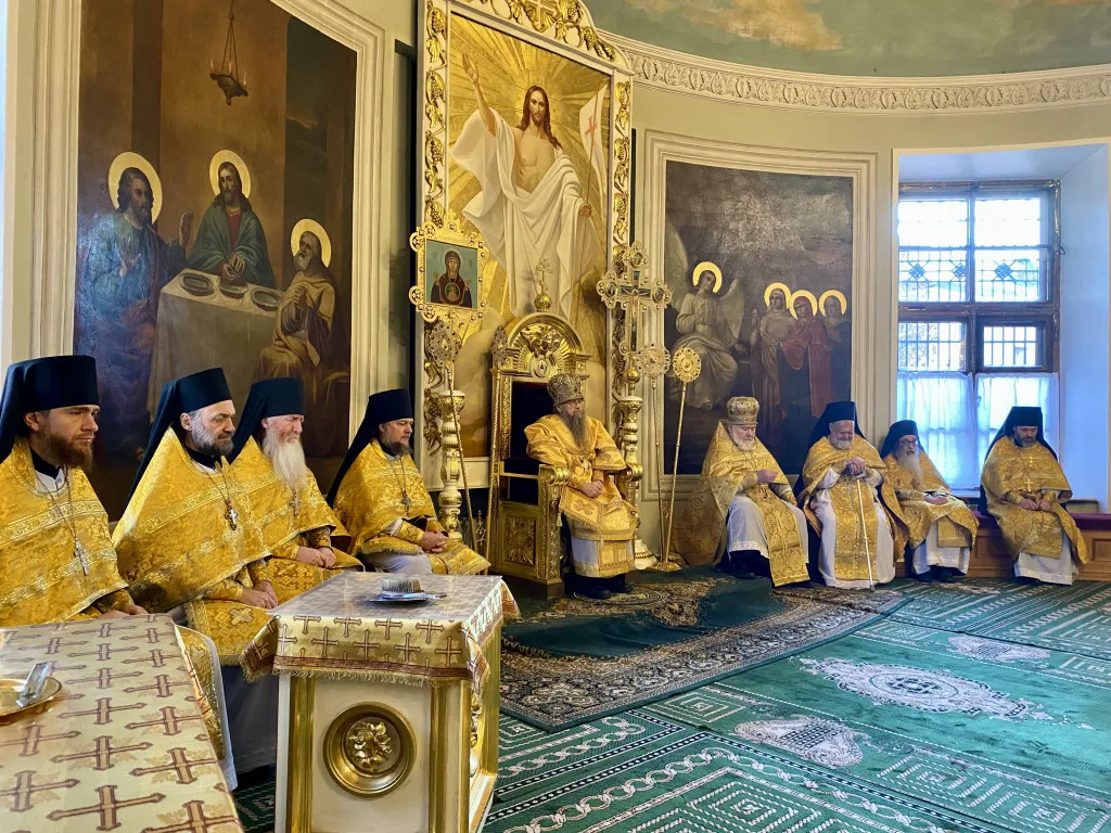 Божественная Литургия в Троицком соборе в Неделю 23-ю по Пятидесятнице