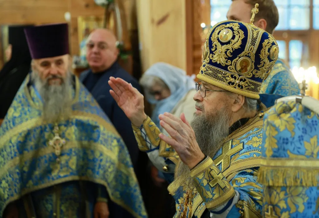 В праздник Покрова Божией Матери епископ Алексий возглавил престольные торжества на подворье Зачатьевского монастыря в Барвихе