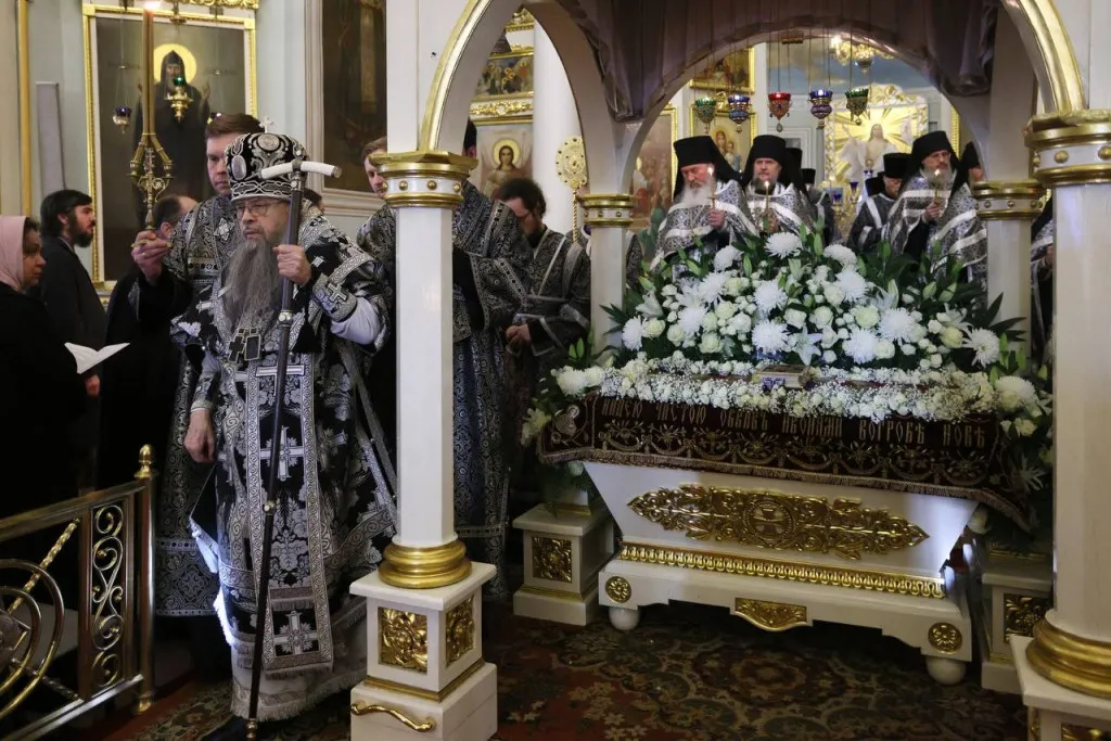 В канун Великой Субботы епископ Алексий возглавил утреню с чином погребения в Даниловой обители