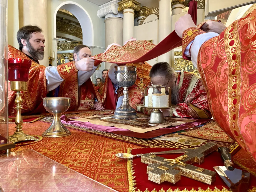 Божественная Литургия в Троицком соборе в Неделю 5-ю по Пасхе, о самаряныне