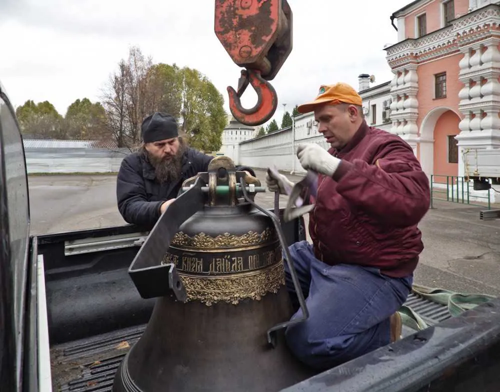 На колокольню Данилова монастыря поднят новый колокол