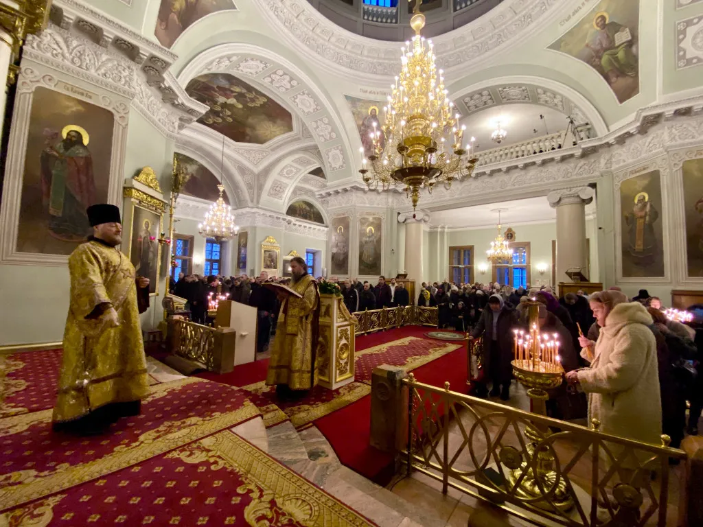 Божественная Литургия в Троицком соборе в Неделю 27-ю по Пятидесятнице