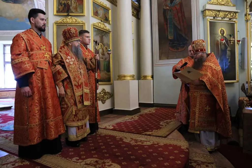 Торжественное богослужение в Неделю 5-ю по Пасхе, день памяти святителя Алексия Московского