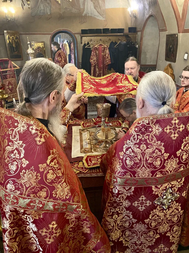 В день Радоницы епископ Алексий совершил Божественную Литургию в Даниловом монастыре