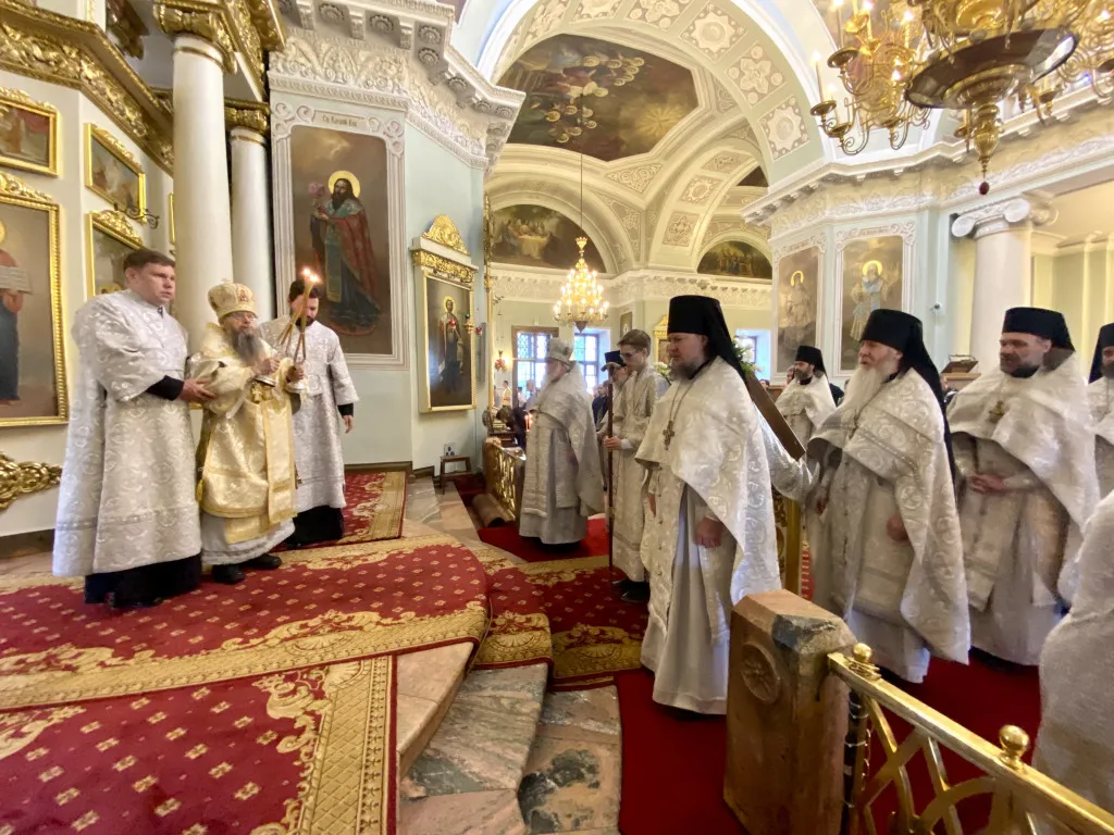 Божественная Литургия в Троицком соборе в Неделю 7-ю по Пасхе, святых отцов Первого Вселенского Собора