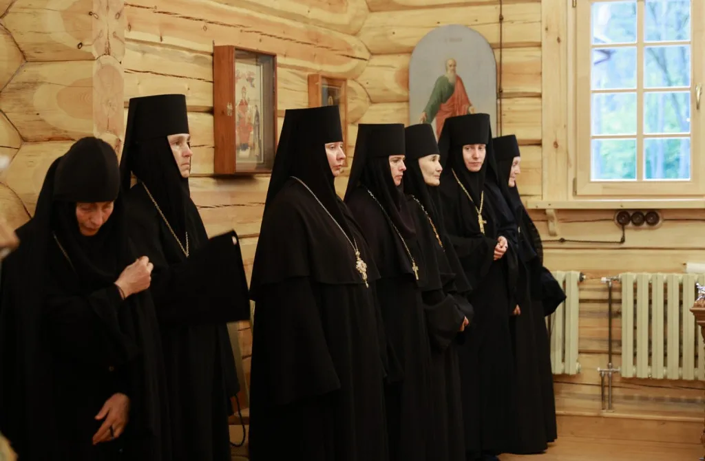 Епископ Солнечногорский Алексий возглавил престольный праздник храма в честь преподобного Силуана Афонского на подворье Зачатьевского монастыря в Барвихе