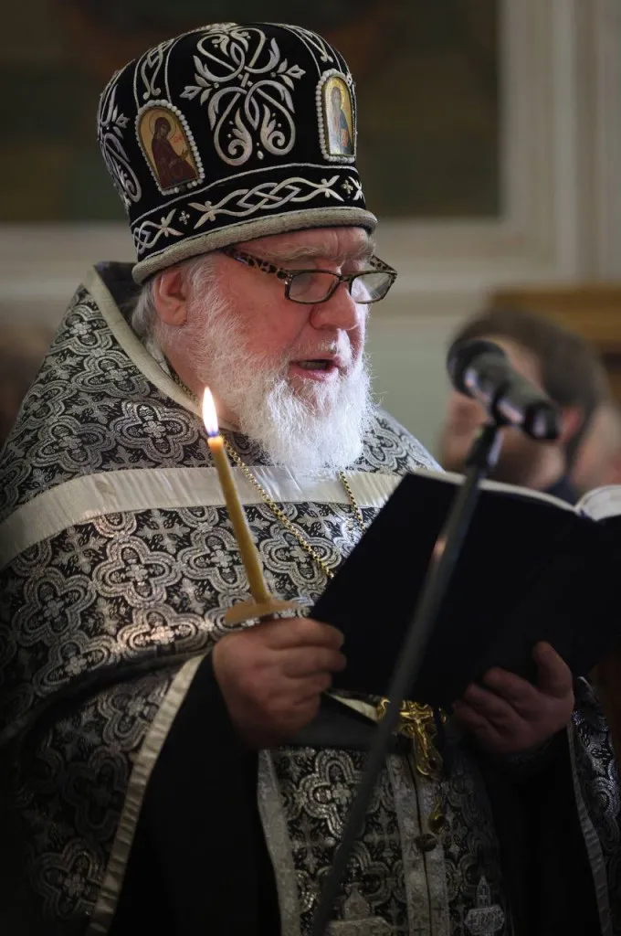 В канун Великой Субботы епископ Алексий возглавил утреню с чином погребения в Даниловой обители