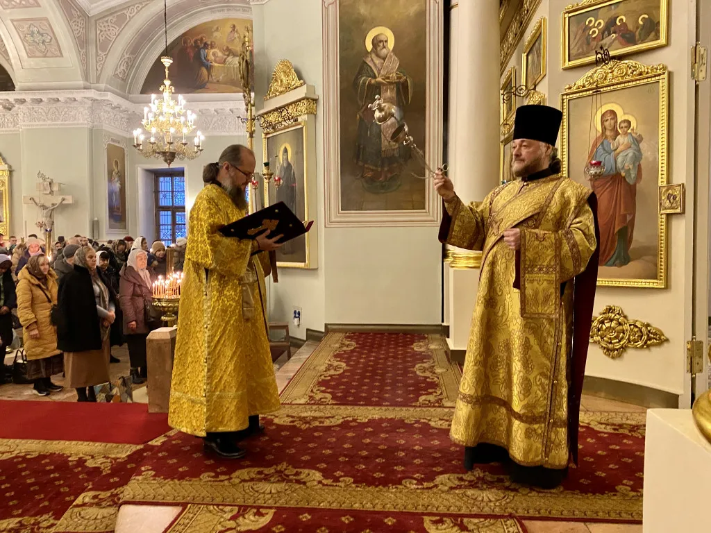 Божественная Литургия в Троицком соборе в Неделю 25-ю по Пятидесятнице