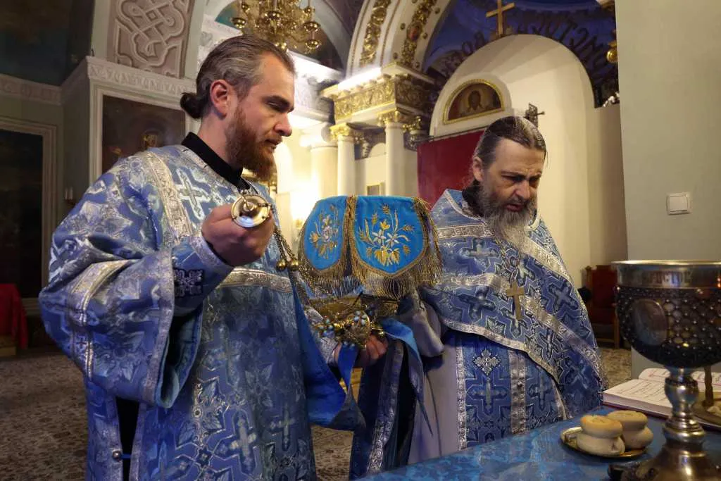 В Даниловой обители встретили праздник Сретения Господня